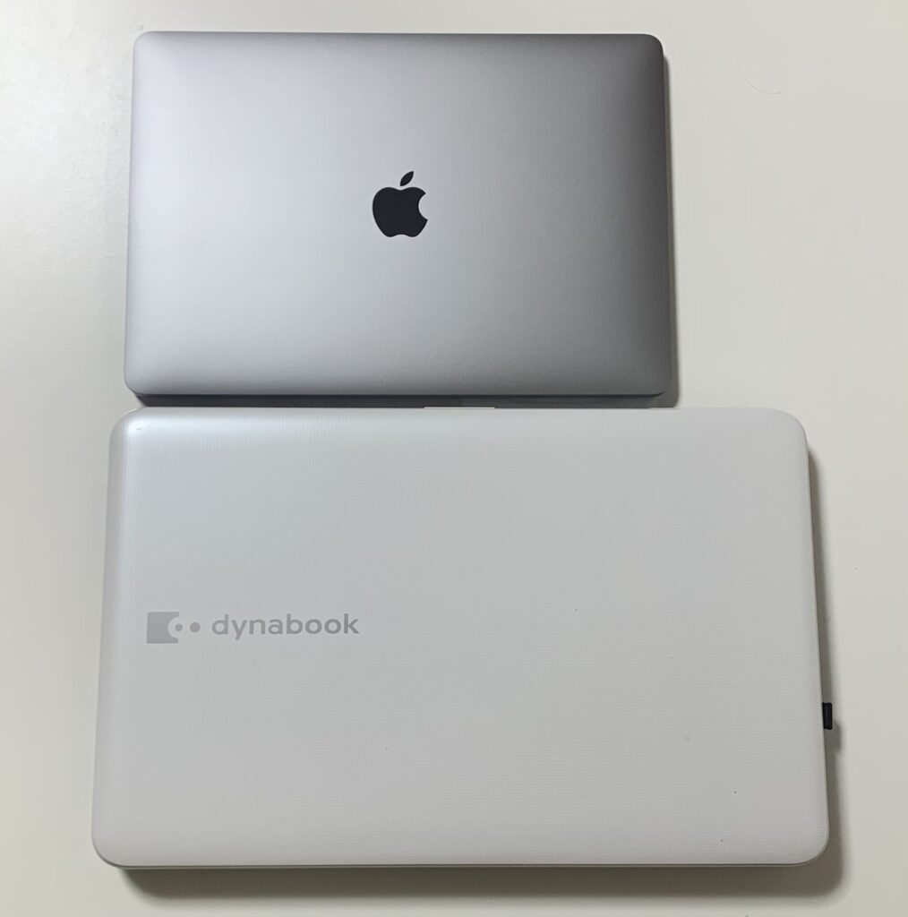 MacBook AirとWindows機の大きさ比較